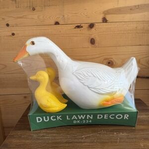VTG Union Products Duck Ducklings Blow Mold Lawn Decor Goose County Cottagecore
